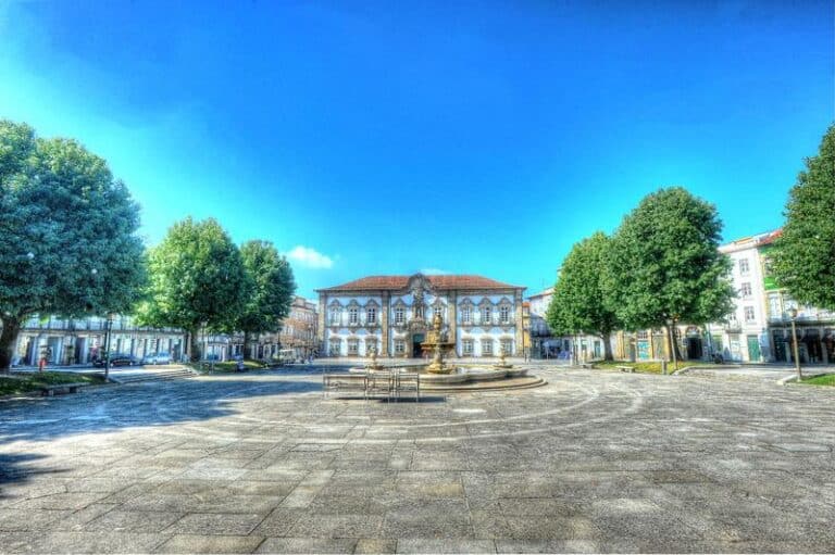 Praça do Município regressa este sábado aos 97.5FM