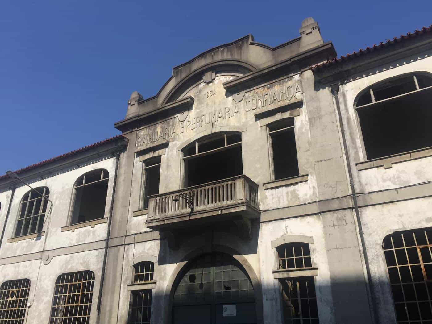 Esta noite há Sarau Cultural à porta da Confiança