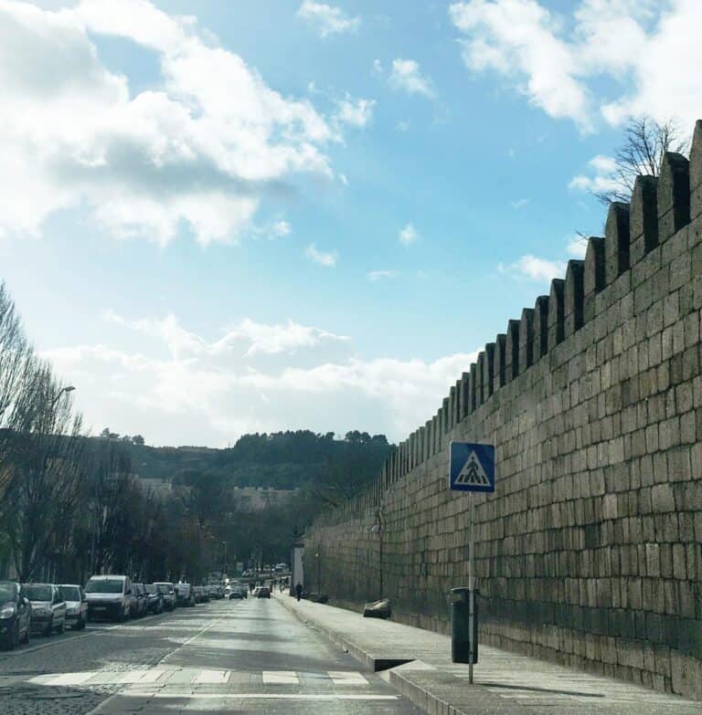 Câmara de Guimarães quer concluir acesso à Muralha em 2018