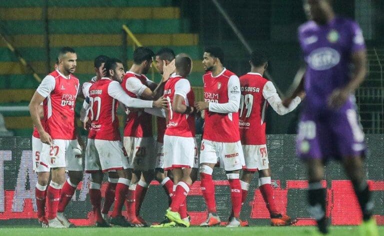 SCB sofre, mas está nos quartos-de-final da Taça