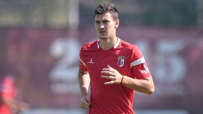 Rosic a caminho do Nacional