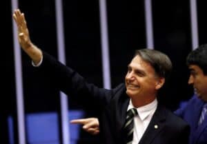 Bolsonaro promete cumprir a lei e assegurar a ordem