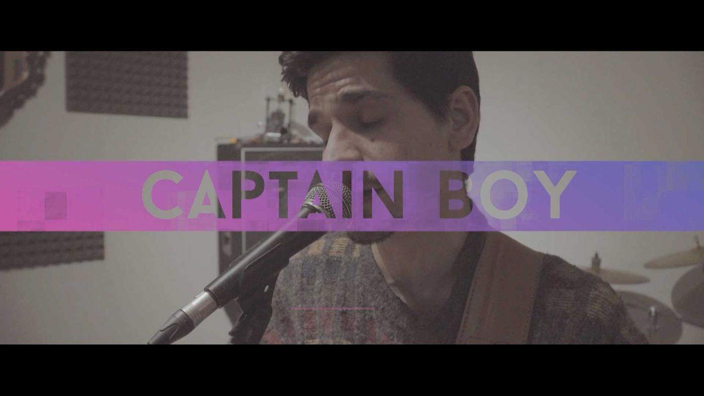 Captain Boy. Um rapaz "certinho", "irreverente" e "criativo"