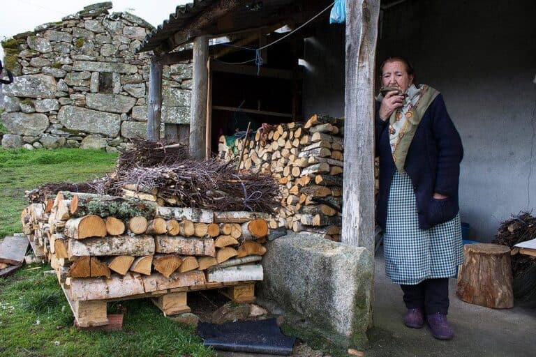 Chá e dança para "combater isolamento social em S. Victor"