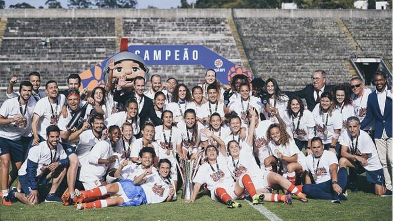 Gverreiras sagram-se campeãs em casa