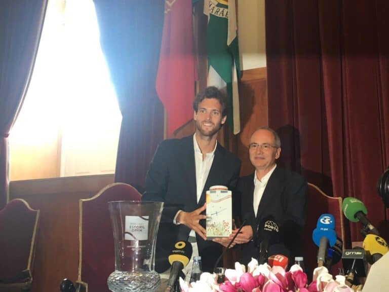 Guimarães vai atribuir medalha de mérito a João Sousa