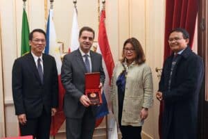 Embaixadores de países asiáticos recebidos por Ricardo Rio