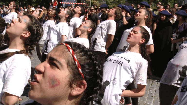 Cortejo percorre ruas de Braga sob o tema "A Gata quer Casa"