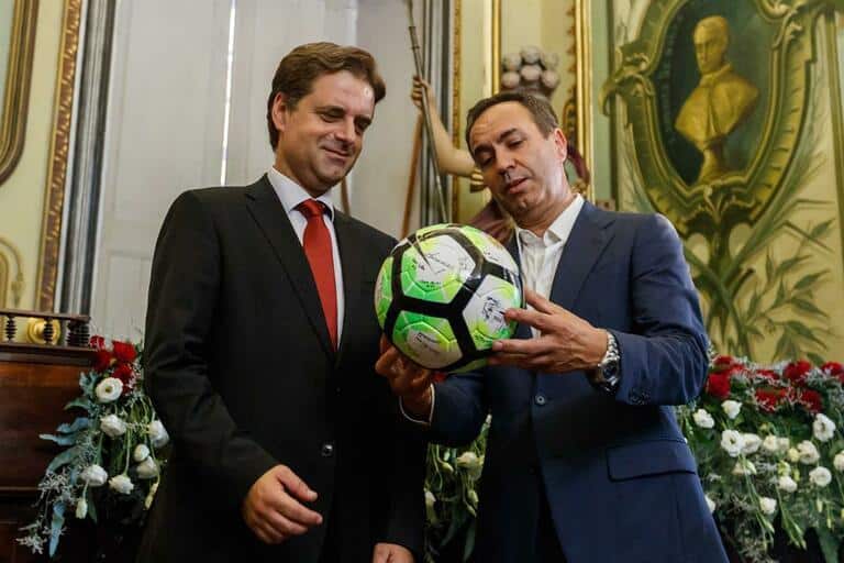 Cedência do 1º de Maio, só se a CMB vender o municipal