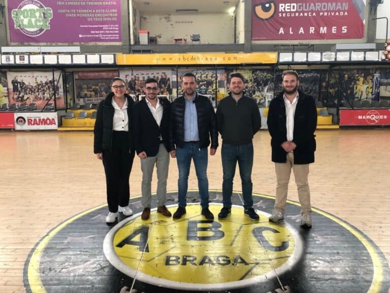 Sá Leite precisa de uma "nova contextualização rapidamente"