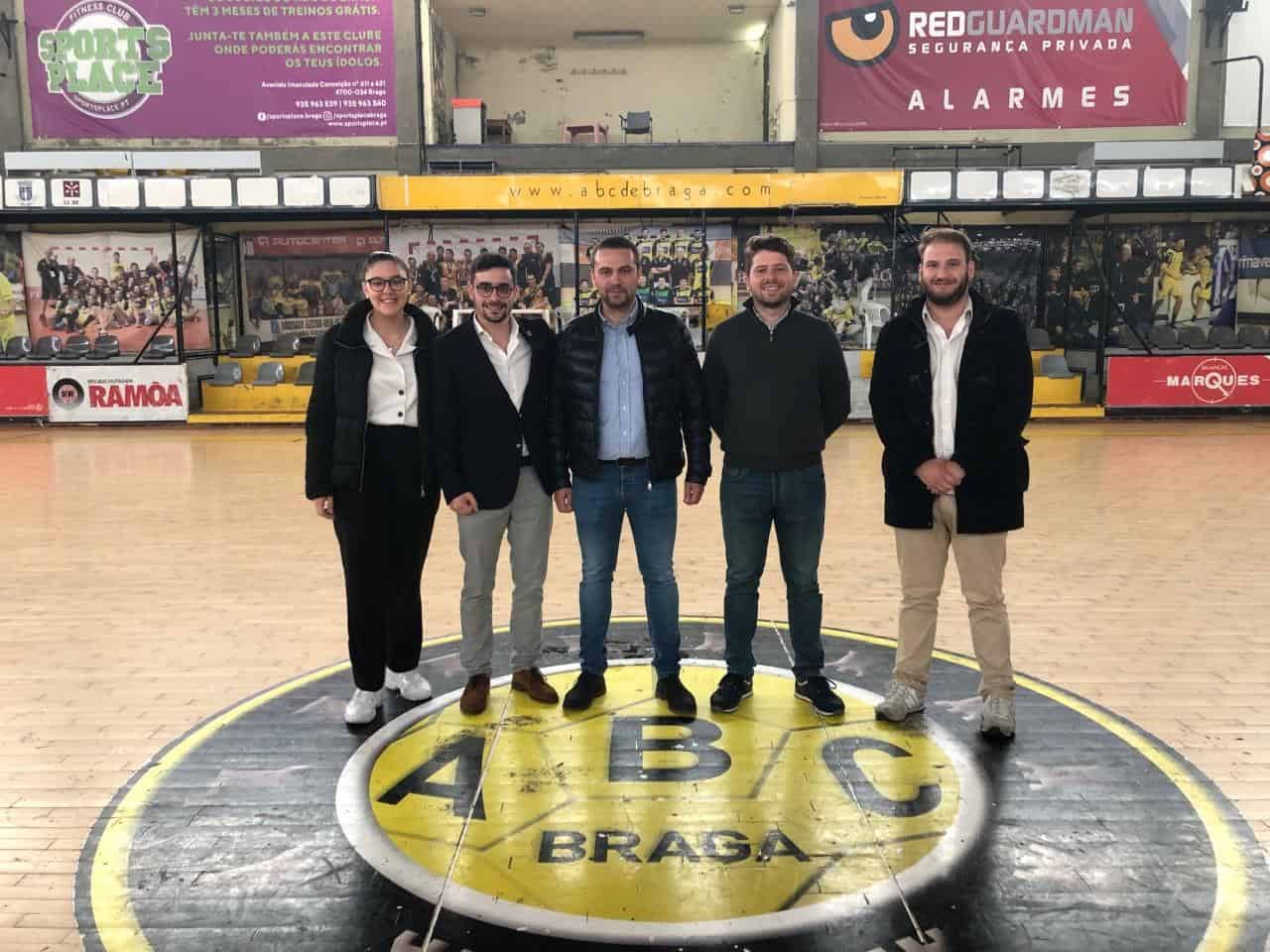 Sá Leite precisa de uma "nova contextualização rapidamente"