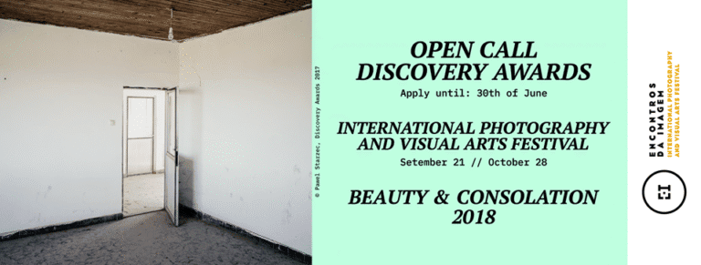 EI debruçam-se sobre "O Belo e a Consolação"