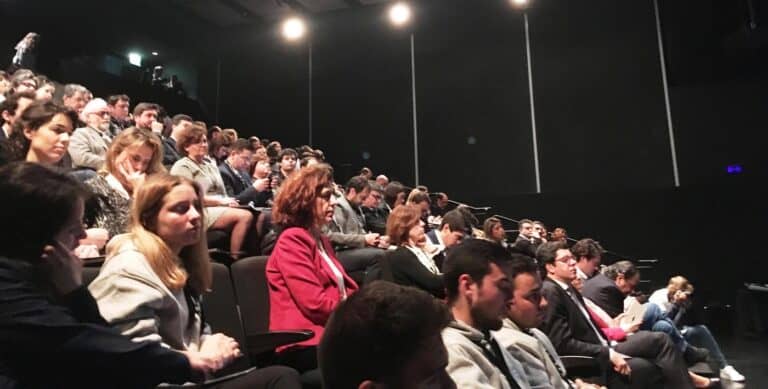 "Jovens não fazem parte da equação no momento da decisão"