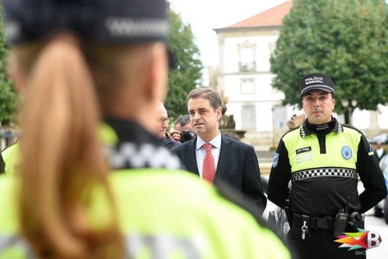 CDU sugere equipa reforçada para fiscalizar estacionamento