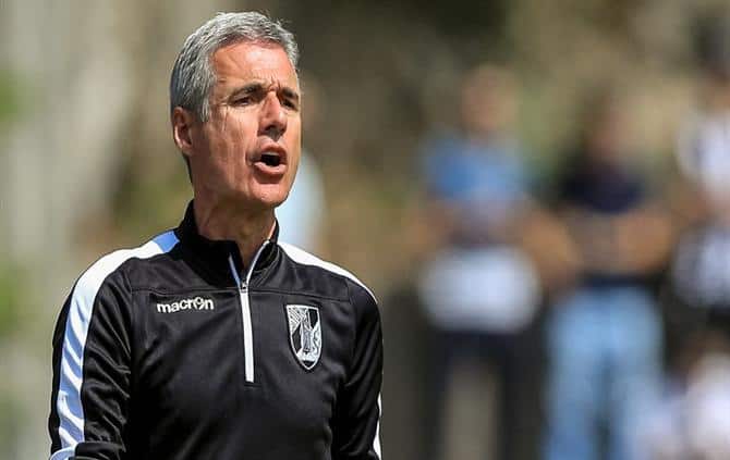 "30 jogadores é demasiado", admite Luis Castro