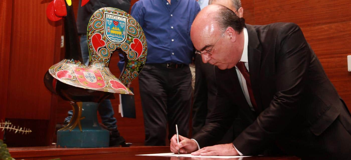 Autarca de Barcelos entrega pedido de substituição