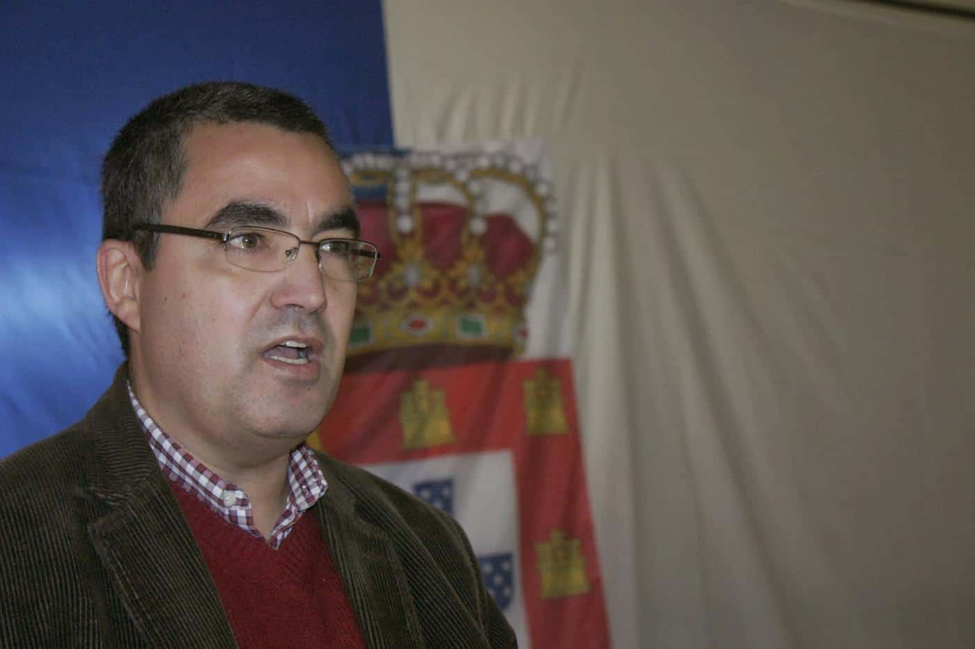 Autarcas Monárquicos querem alterar a Constituição